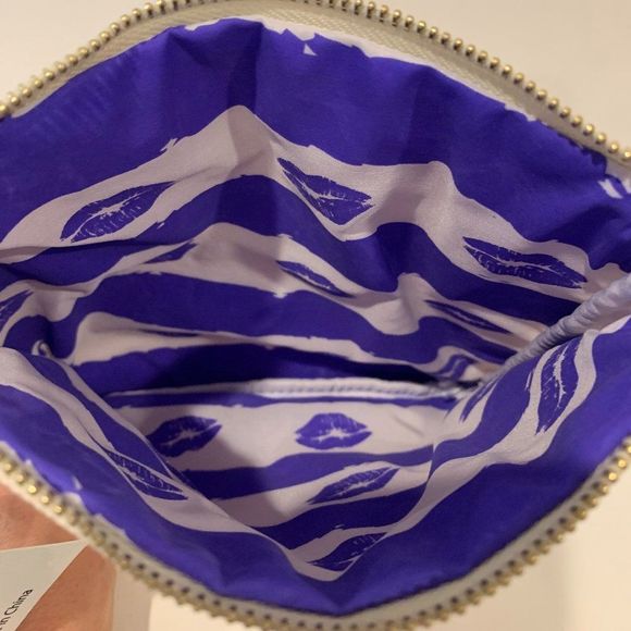 "How to Slay" 👄 - Cosmetic or Electronic Cord Bag - NWT - Picture 5 of 5